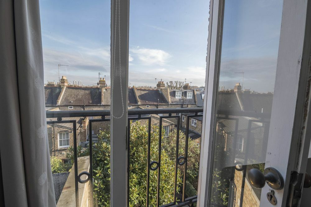 Stylish Family Home In Battersea Vr London Exteriör bild