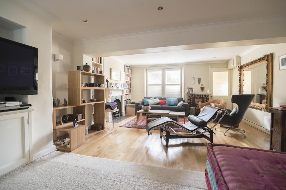 Stylish Family Home In Battersea Vr London Exteriör bild