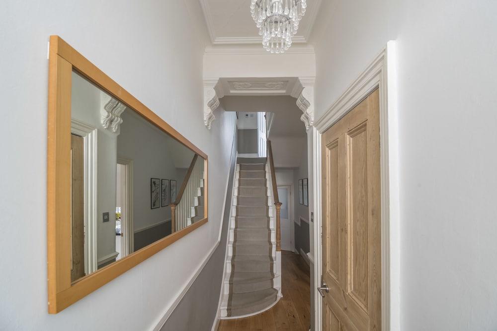 Stylish Family Home In Battersea Vr London Exteriör bild